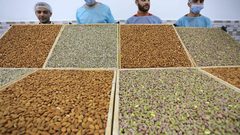 تجهيز أنواع مختلفة من الحلقوم والبدء بتسويقها في أسواق غزة مع حلول عيد الفطر