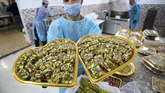 تجهيز أنواع مختلفة من الحلقوم والبدء بتسويقها في أسواق غزة مع حلول عيد الفطر