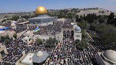 حوالي ربع مليون فلسطيني يؤدون صلاة الجمعة الأخيرة من رمضان في رحاب المسجد الأقصى المبارك