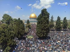 حوالي ربع مليون فلسطيني يؤدون صلاة الجمعة الأخيرة من رمضان في رحاب المسجد الأقصى المبارك