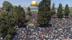 ربع مليون فلسطيني يؤدون صلاة الجمعة الأخيرة من رمضان في رحاب المسجد الأقصى