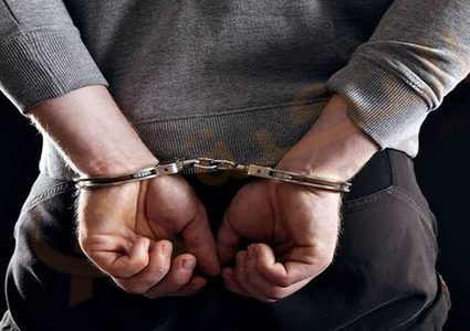 شرطة الخليل تقبض على مطلوب خطير بتهم إطلاق النار والنصب والتزوير