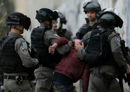 الاحتلال يفرج عن مقدسي شرط الحبس المنزلي والابعاد عن "الأقصى" وغرامة مالية