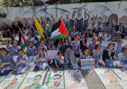 "التربية" تحيي "يوم الأسير" في مدارسها بوقفات وفعاليات وطنية