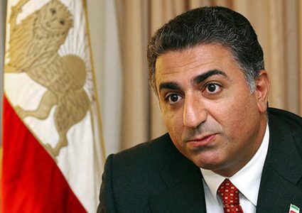 نجل الشاه الإيراني يصل إسرائيل ويشارك بإحياء ذكرى المحرقة