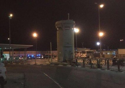 الاحتلال يعتقل مواطنًا على حاجز قلنديا