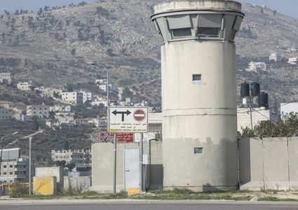 قوات الاحتلال تنصب برجا عسكريا جنوب شرق بيت لحم