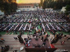 إفطار جماعي نظمه أهالي المنطقة الشرقية في خان يونس جنوبي قطاع غزة