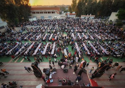 إفطار جماعي نظمه أهالي المنطقة الشرقية في خان يونس جنوبي قطاع غزة