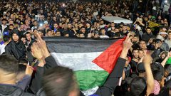 الفلسطينيون يحيون ليلة السابع والعشرين من شهر رمضان في المسجد الأقصى