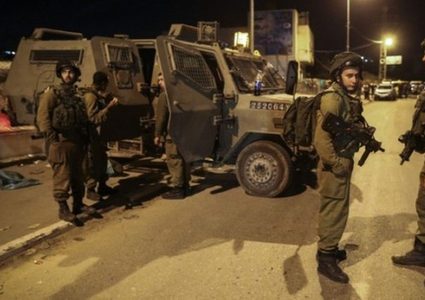 الاحتلال يعتقل شابا من رام الله على حاجز عسكري قرب نابلس