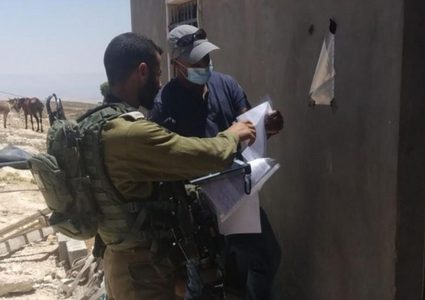 سلطات الاحتلال تسلم إخطارات بوقف البناء في 25 منشأة في سلفيت