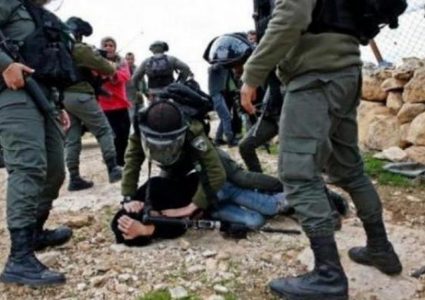 الاحتلال يعتدي على مواطن بالضرب المبرح خلال احتجازه شمال أريحا