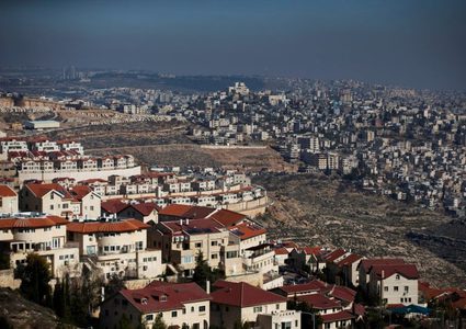 الاحتلال يخصص مليارات الشواقل لتطوير الطرق والبنى التحتية للمستوطنات بالضفة