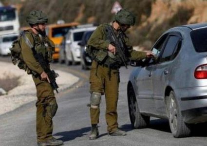 الاحتلال يعتدي على مواطن ويعتقله على حاجز زعترة