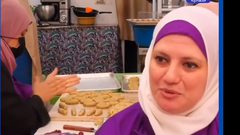 تحضير الكعك الملون قبل عيد الفطر في غزة