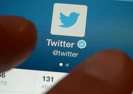 تويتر يبدأ الليلة حذف العلامة الزرقاء المجانية من الحسابات