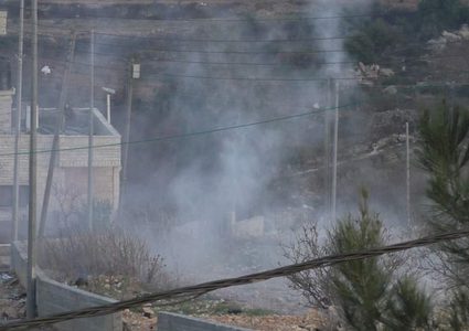 اصابات بالاختناق خلال اقتحام بيت امر في الخليل