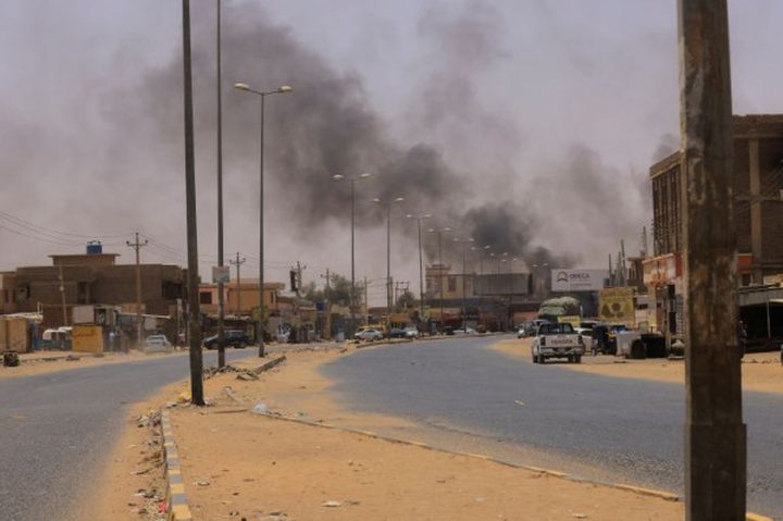 تجدد الاشتباكات المسلحة في السودان وارتفاع عدد القتلى لأكثر من ٤٠٠