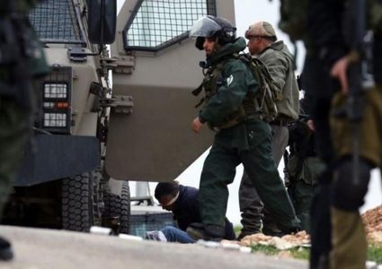 الاحتلال يعتقل شابا من طمون على حاجز جنوب نابلس