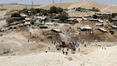 الإعلام العبري:حكومة نتنياهو ستطلب إلغاء الالتماس المقدم لإخلاء الخان الأحمر