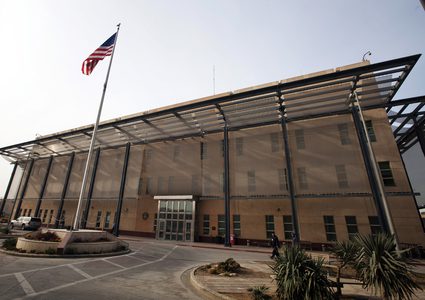 أمريكا تعلق عمل سفارتها في السودان وتجلي نحو 100 شخص منها