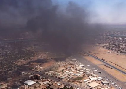 فرنسا تبدأ عملية إجلاء مواطنيها من السودان