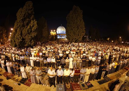 الاحتلال يقطع أذان العشاء بالمسجد الأقصى