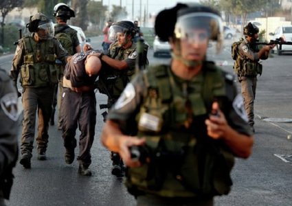 الاحتلال يعتقل شابا من مخيم عقبة جبر
