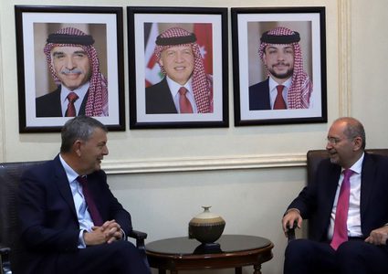 وزير الخاردية الأردني يبحث مع لازاريني سبل دعم "الأونروا"