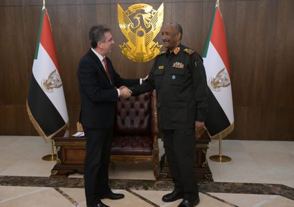 وزير إسرائيلي: اقترحنا استضافة محادثات بين طرفي الصراع في السودان