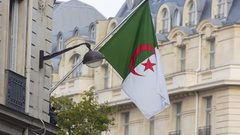 الجزائر تعلن إجلاء أعضاء من جاليتها وسفارتها من السودان