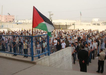 حراك المعلمين بالضفة يعلن تجميد إضرابه