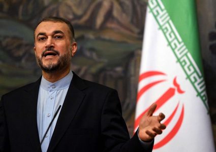 وزير خارجية إيران يصل إلى بيروت