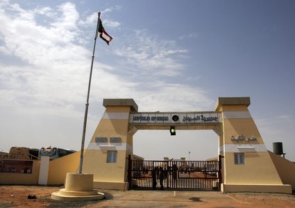 مصدر مصري مسؤول ينفي إصدار قرار بالسماح بدخول السودانيين بدون تأشيرة