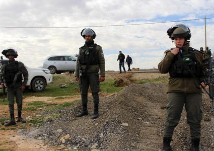 الاحتلال يخطر بهدم منشآت سكنية في الأغوار الشمالية