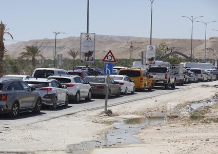 الاحتلال يواصل إغلاق أريحا ويعتقل 10 مواطنين