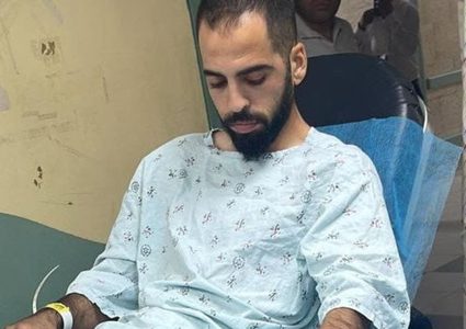 سلطات الاحتلال تفرج عن أسير جريح من مخيم عقبة جبر