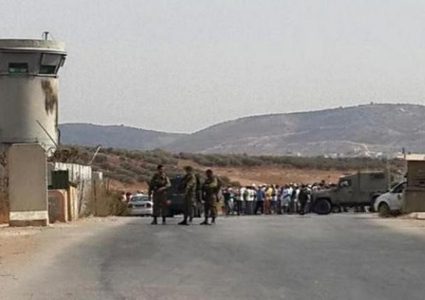 الاحتلال ينصب حاجزا عسكريا على المدخل الجنوبي لبلدة الخضر