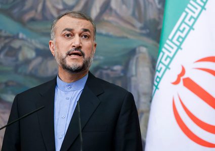 وزير خارجية إيران: تلقيت دعوة لزيارة السعودية والأمير فيصل أكد أنه سيزور طهران