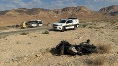 إصابة شاب بجروح خطيرة إثر تعرضه لحادث سير بعد انزلاق دراجته النارية