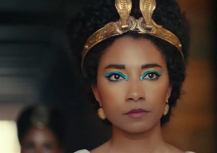 كليوباترا السمراء على نتفليكس تثير جدلا واتهامات بمحاولة السطو على حضارة مصر