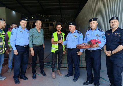 شرطة طولكرم تكرم العمال والعاملات لمناسبة يوم العمال العالمي