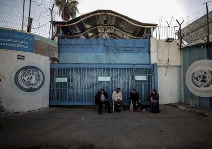 أبو هولي: الرئيس شكل لجنة لإنهاء أزمة العاملين في "الأونروا"