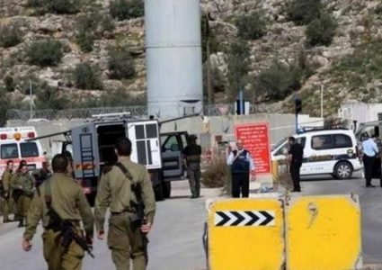 الاحتلال يواصل إغلاق مدخل شوفة في طولكرم لليوم الثاني