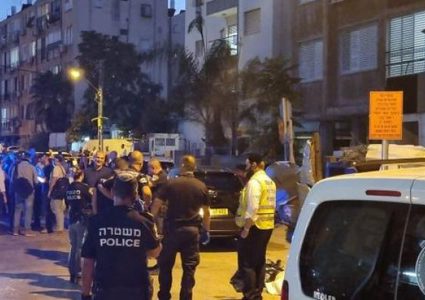 مقتل شاب من الناصرة وإصابة زوجته وطفلتهما بجريمة اطلاق نار