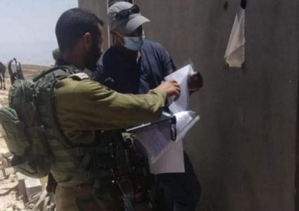 الاحتلال يخطر بوقف البناء في 11 منزلا شمال أريحا