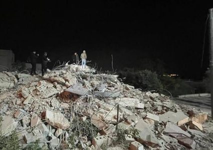 الاحتلال يهدم منزل عائلة الأسير يونس هيلان في حجة شرق قلقيلية