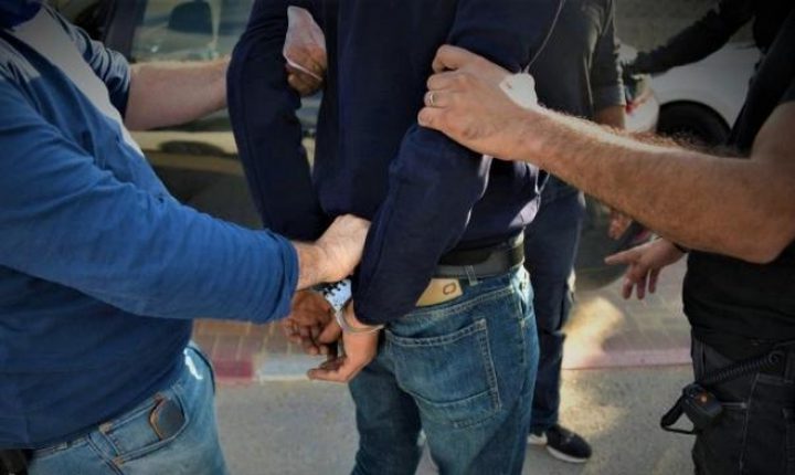 الطيبة.. اعتقال شابين بتهمة ضلوعهما في ارتكاب جريمة قتل الشاب سند مصاروة
