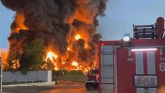 هجوم بطائرة مسيرة يشعل حريقاً بمصفاة نفط روسية